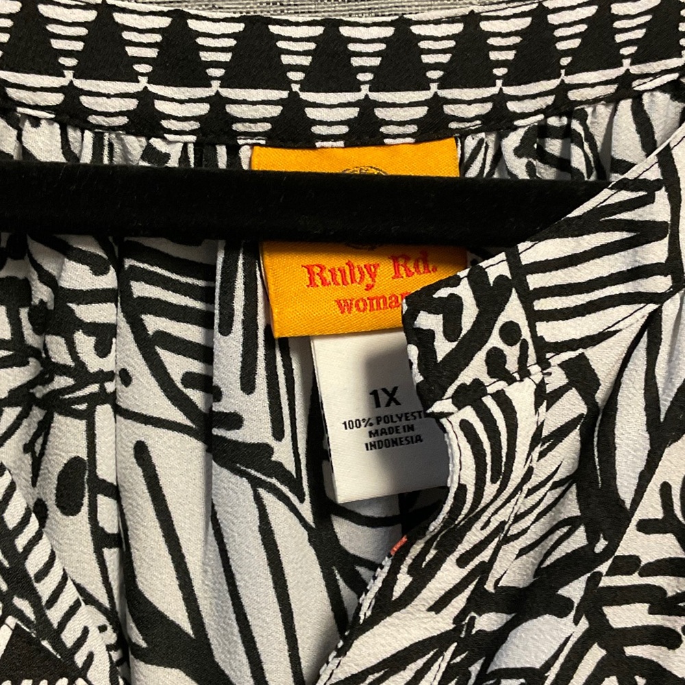 Ruby Rd. Black and White Leaf Pattern Blouse with… - image 3